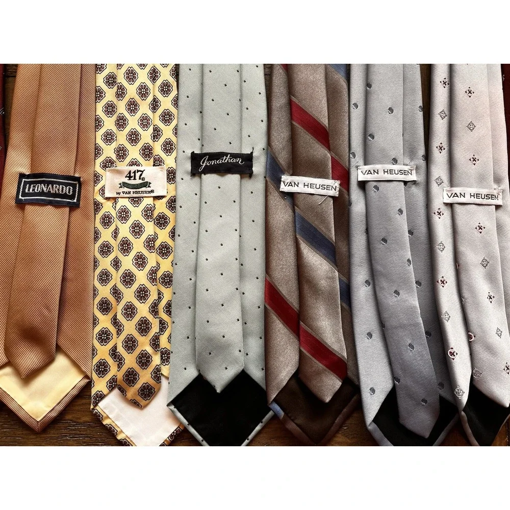 Vintage Mens Neck Ties LOT OF 22 - Van Heusen, Wembley, Damon & More Classic
